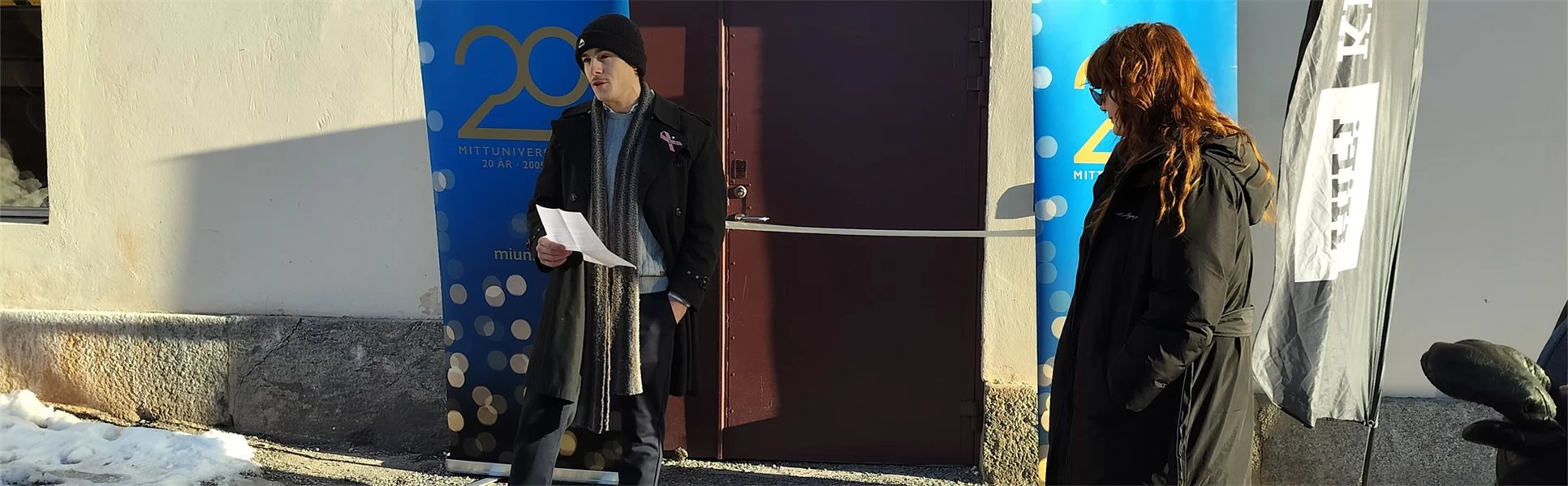 Fabian Grönvik makes a speech in front of the entrance to the student union building in Sundsvall