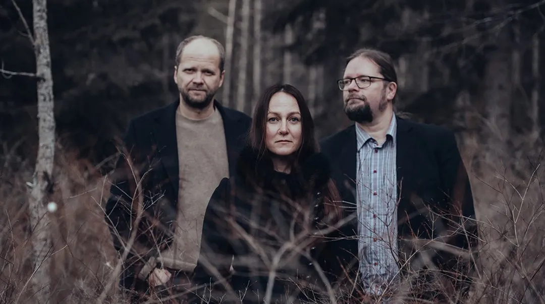 The music group Triakel standing in a forest