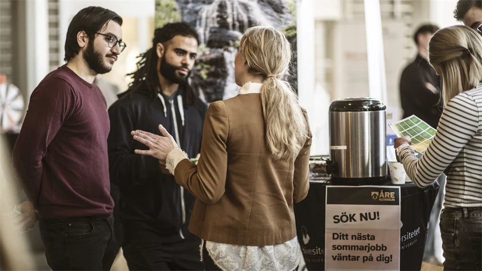 Studenter och arbetsgivare på Mötesplats Campus 