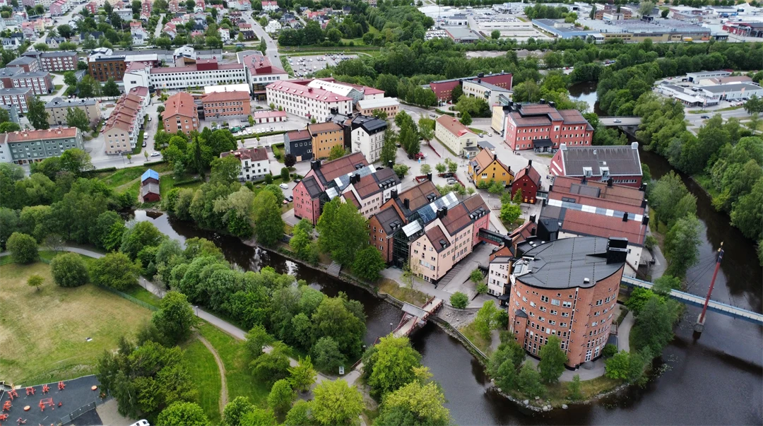 Drone image of Campus Sundsvall showing different buildings that have different designs and colours.