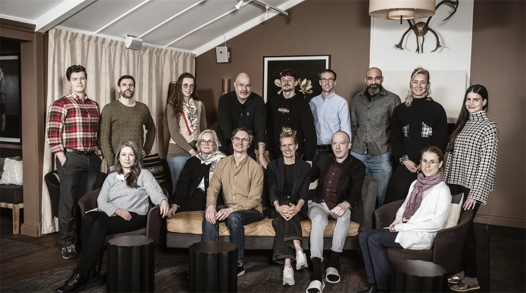 femton personer i en stuga