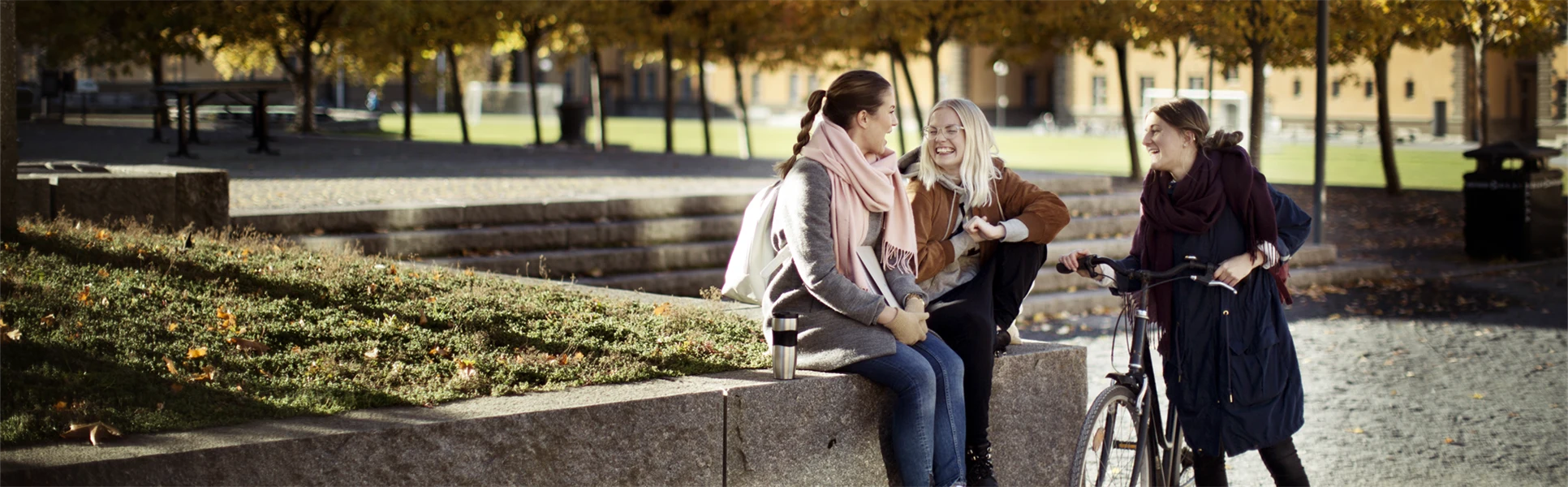 Studenter på campus