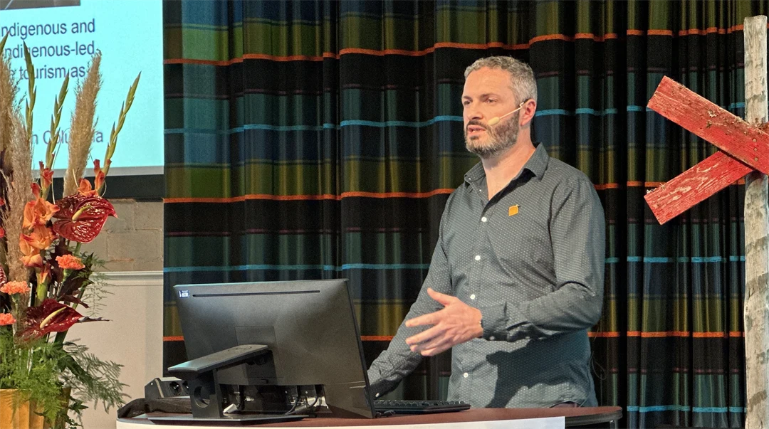 Patrick Brouder under sin presentation som huvudtalare på konferensen Nordic Symposium