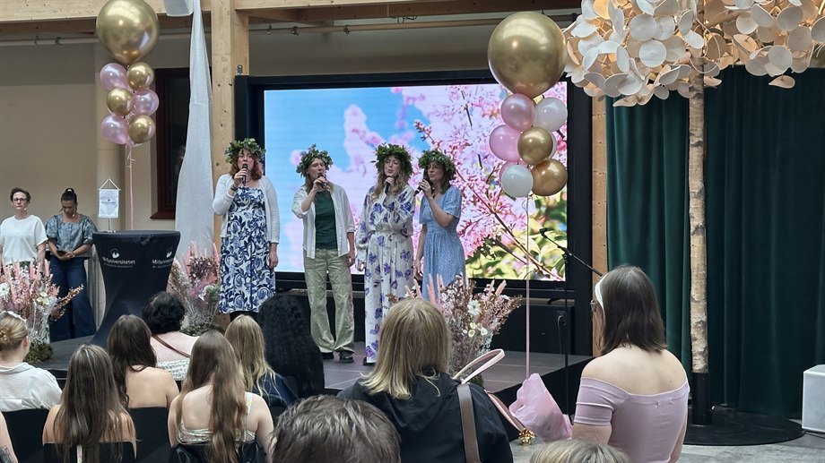 Sånggruppen Yrväder sjunger a capella