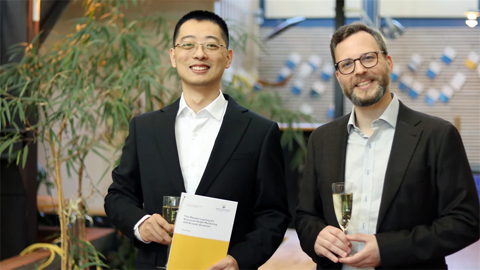 PhD-student Yuxuan Zhang and Supervisor Sebastian Bader 