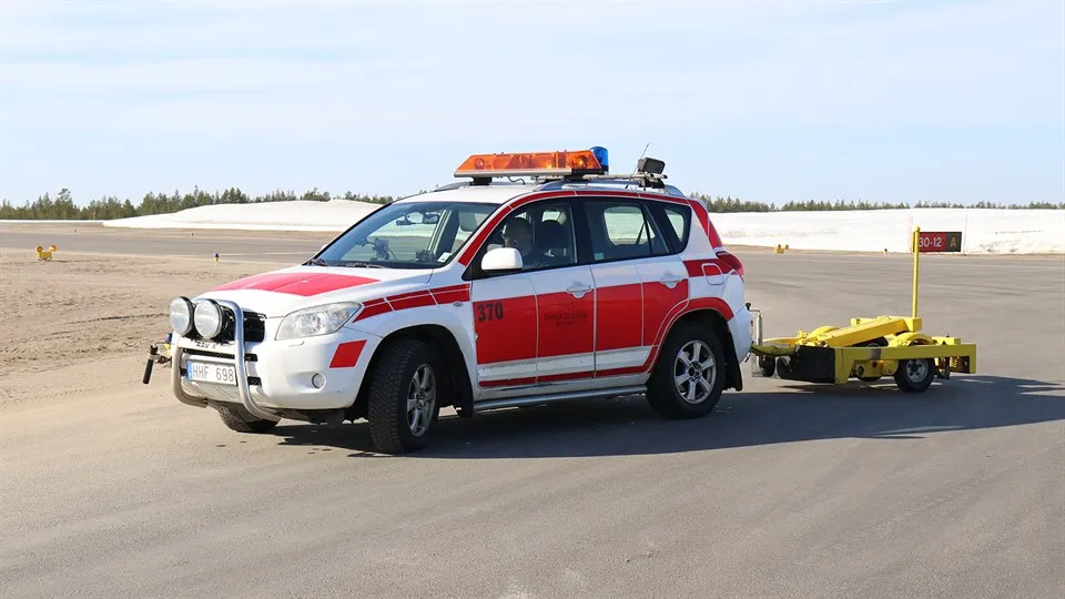 Mätbil utrustad med släp på Örnsköldsviks airport