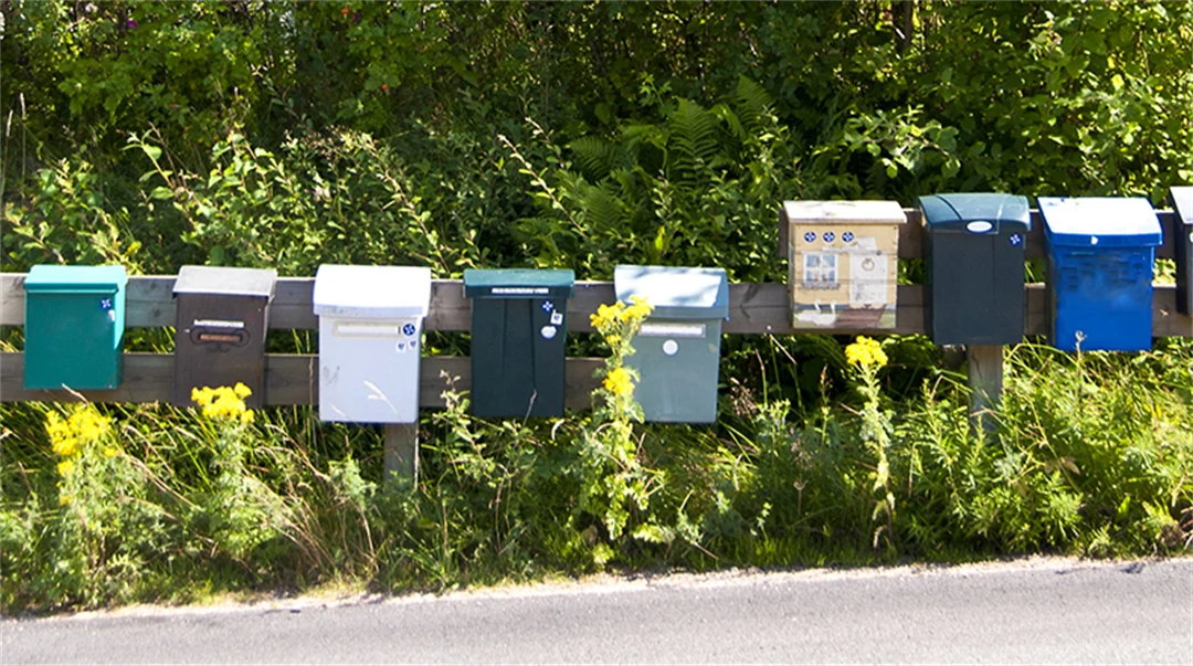 brevlådor på rad i Sverige