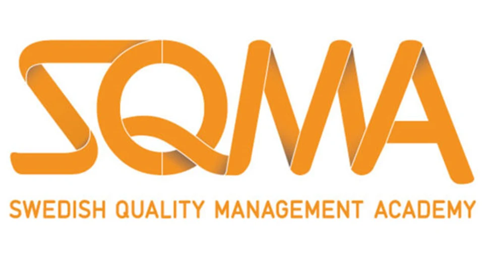 Fyra bokstäver, S Q M A, förkortningen för Swedish Quality Management Academy