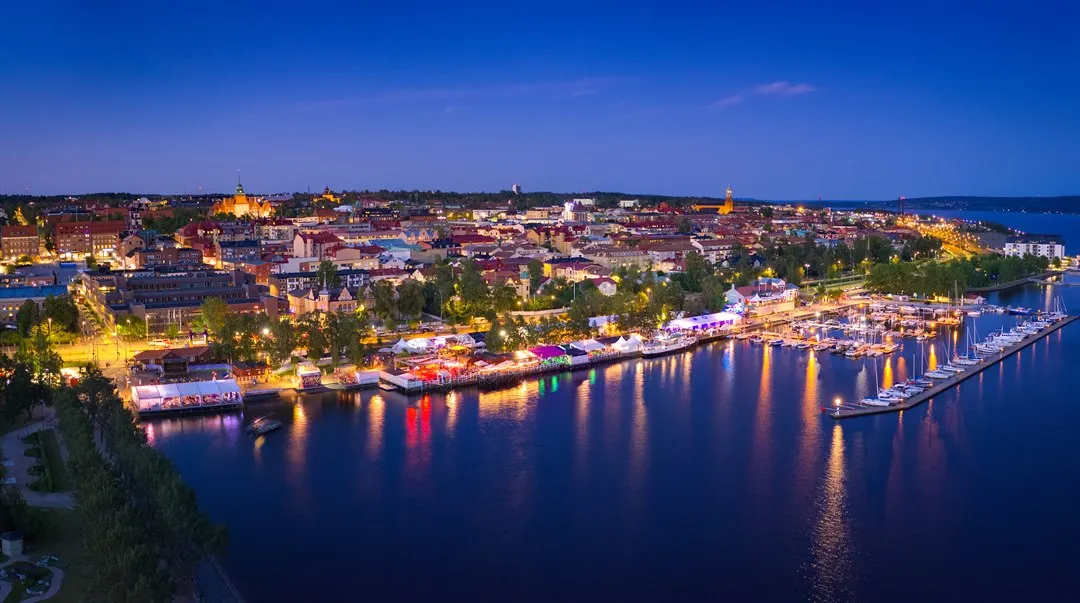 Östersund uppifrån en sommarkväll