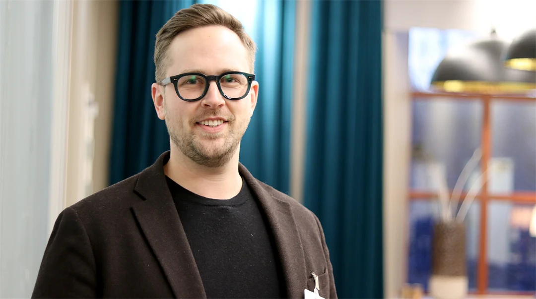 alumnen Axel Häger, tidigare ekonomistudent vid Mittuniversitetet och numera entreprenör bakom företaget Jord Innovation, deltog vid gårdagens prinsbesök vid Mittuniversitetet